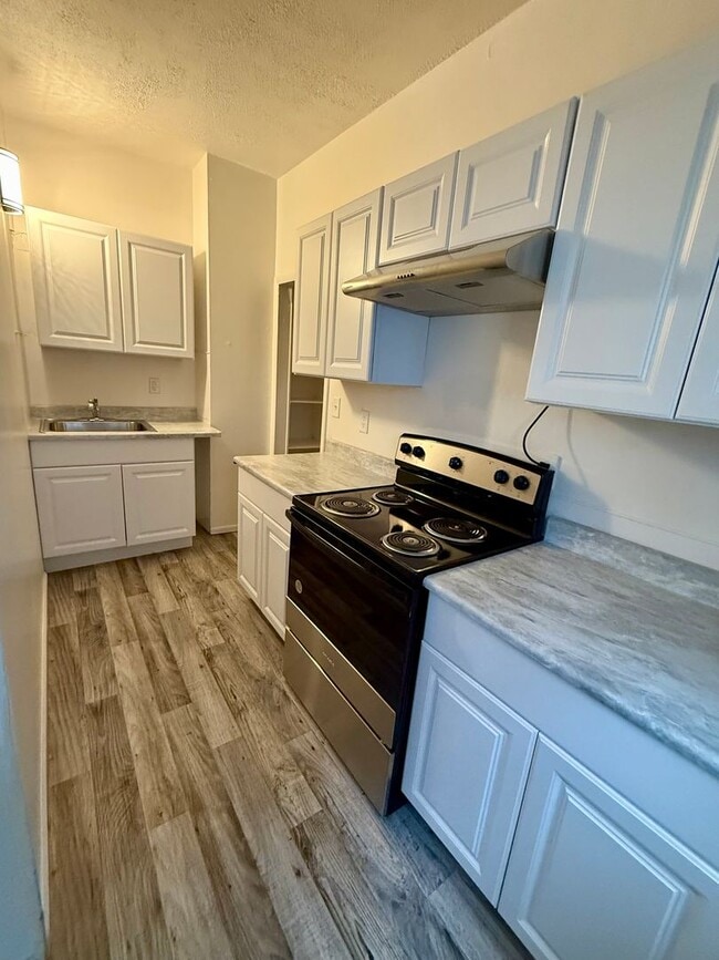 Building Photo - 5008 N Nelson St