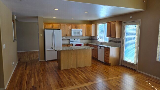 Foto del edificio - 4142 Heathmoor Dr