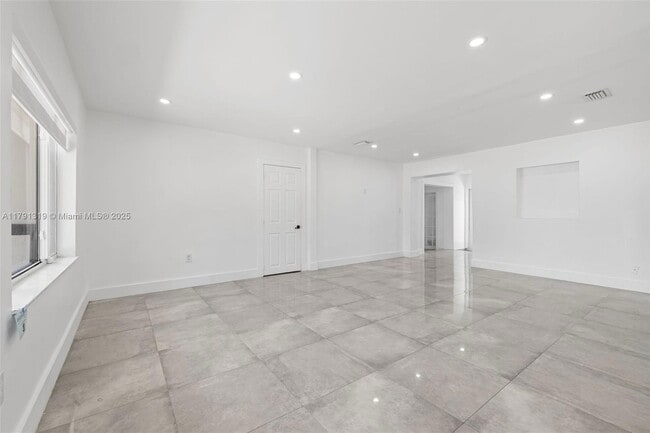 Building Photo - 6511 SW 31st St