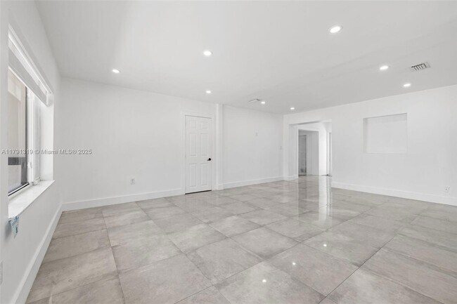 Foto del edificio - 6511 SW 31st St