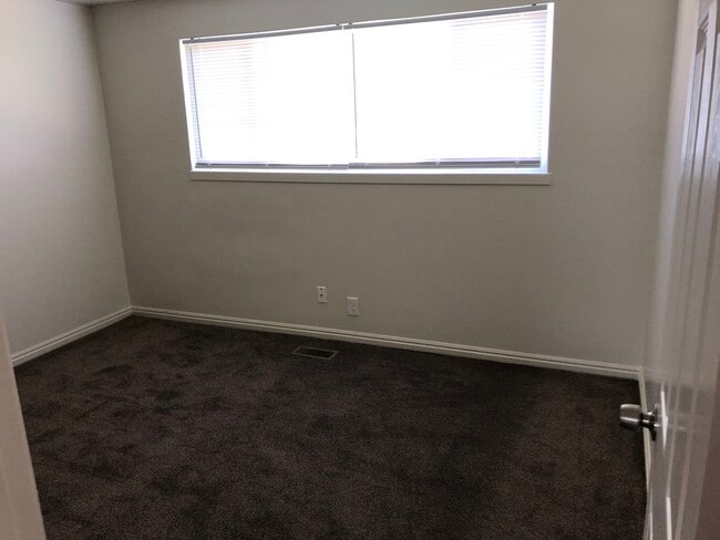Foto del edificio - 4323 S 4710 W