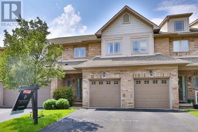 Photo du bâtiment - 2169 Orchard Rd