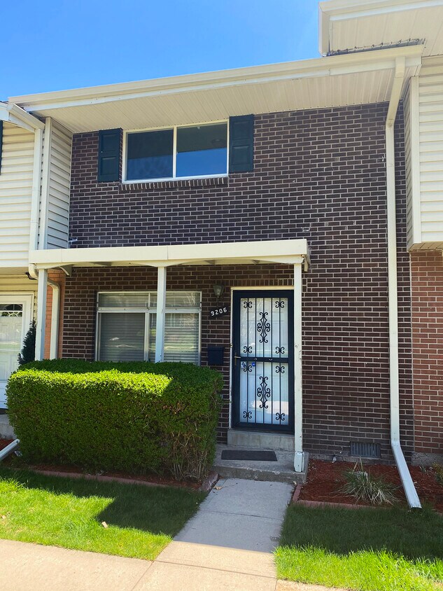 Primary Photo - 9206 E Mansfield Ave