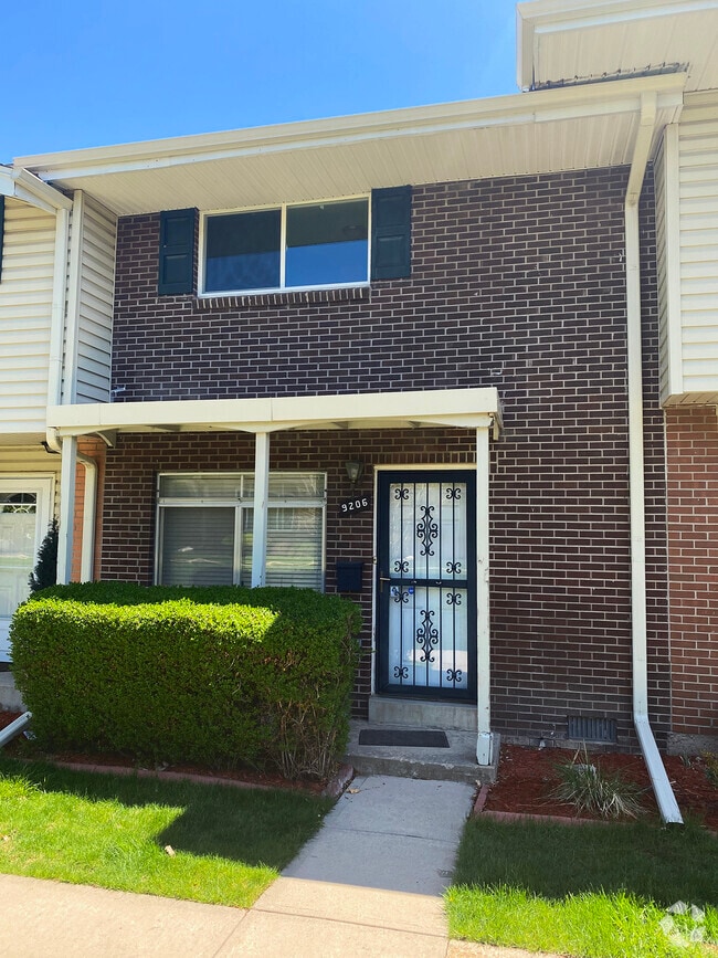 Building Photo - 9206 E Mansfield Ave