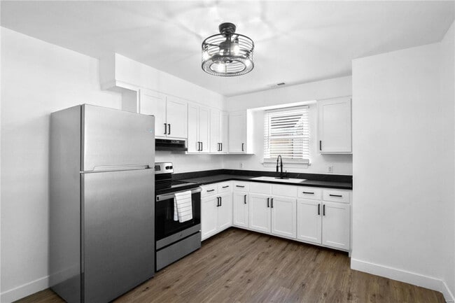 Building Photo - 203 N 28th St