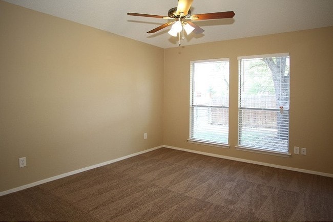 Building Photo - 313 Sunnyview Dr