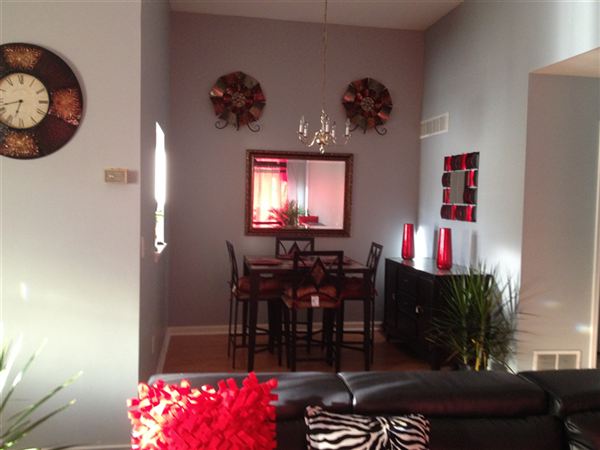 Fotografía del edificio - 5801 Hidden Lake Dr