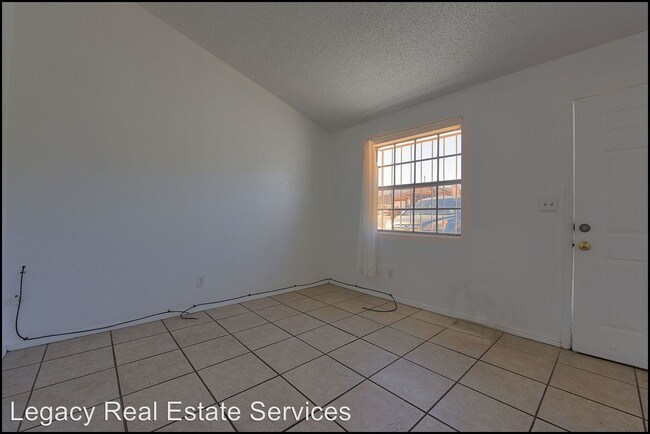 Building Photo - 8534 Leo St