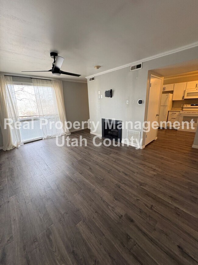 Building Photo - Half Off First Months Rent! 3rd floor condo in the heart of Salt Lake