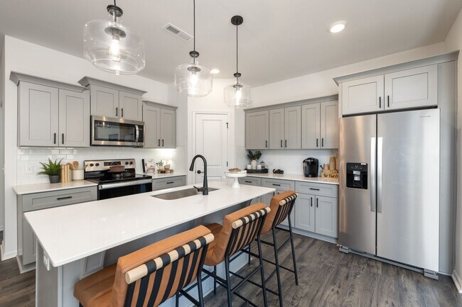 Foto del edificio - 3 Bedroom Townhome minutes from I-85 - AVA...