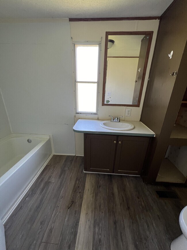 Foto del edificio - 736 Old Clemson Hwy