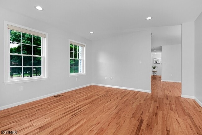 Building Photo - 24 Lawnwood Ave
