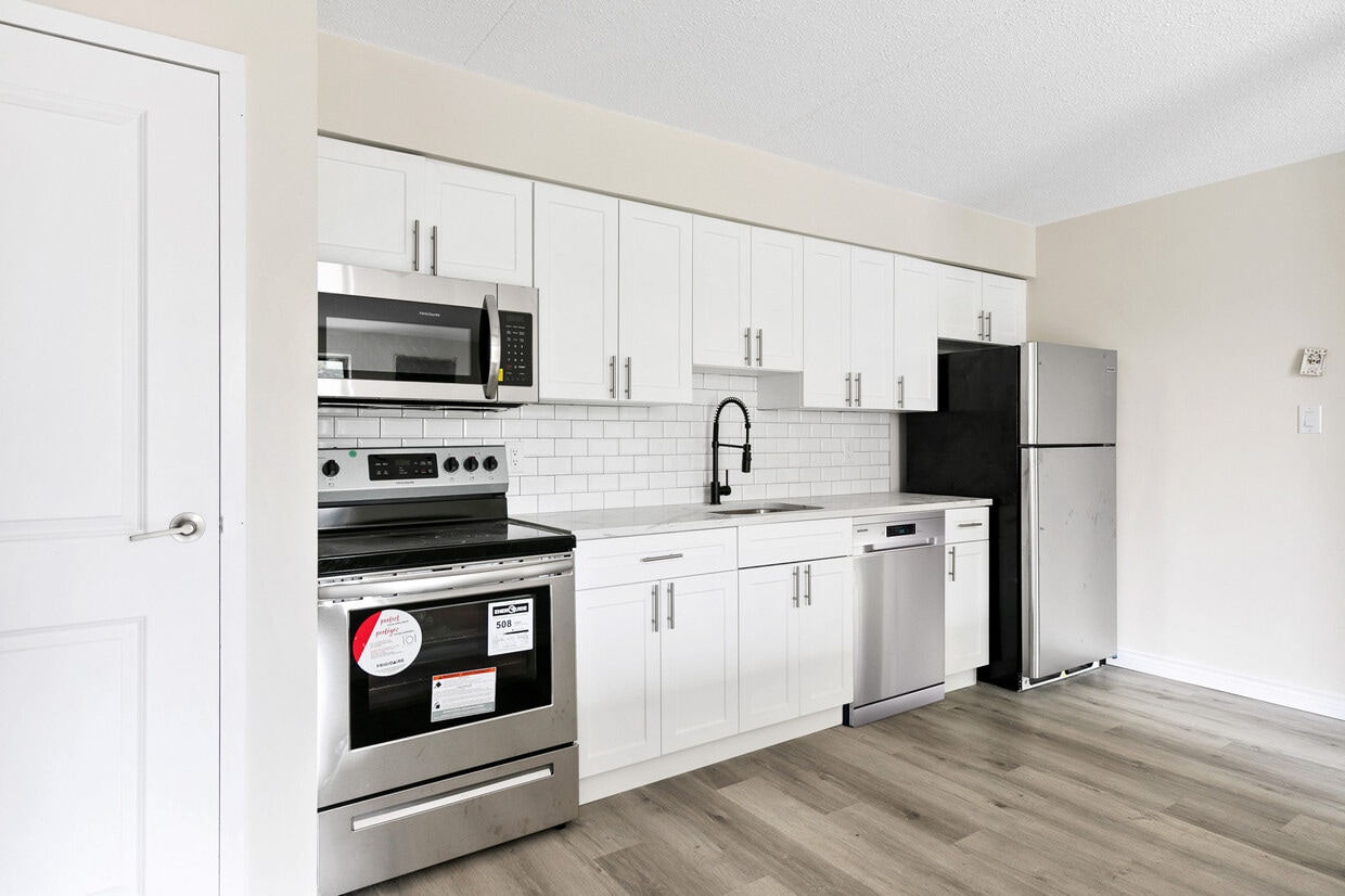 Primary Photo - 3155 Sandwich St