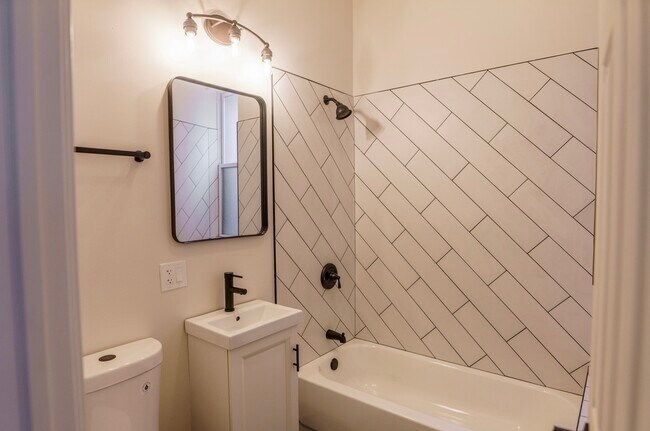 Foto del edificio - 6613 S Vernon Ave