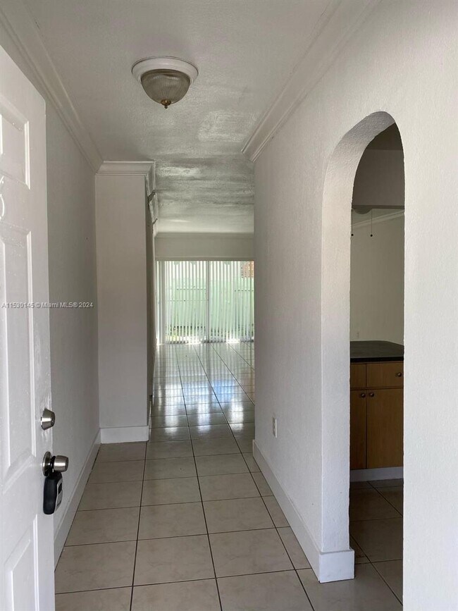 Foto del edificio - 980 NE 170th St