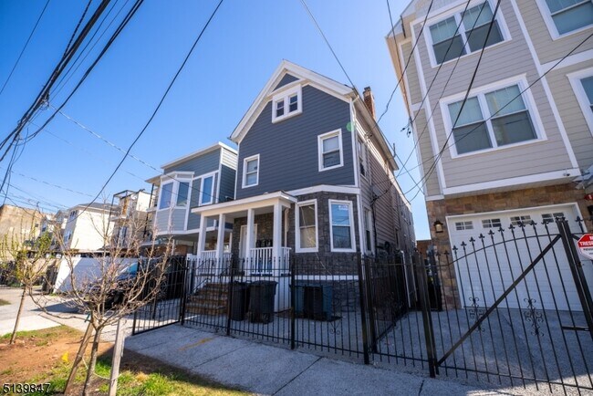 Building Photo - 226 Fairmount Ave