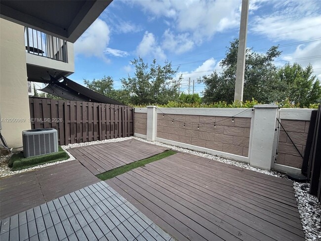 Foto del edificio - 10445 NW 61 Ln.