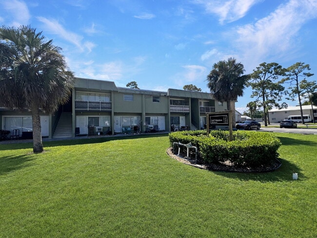 Building Photo - 1852-A Golf View Avenue #10