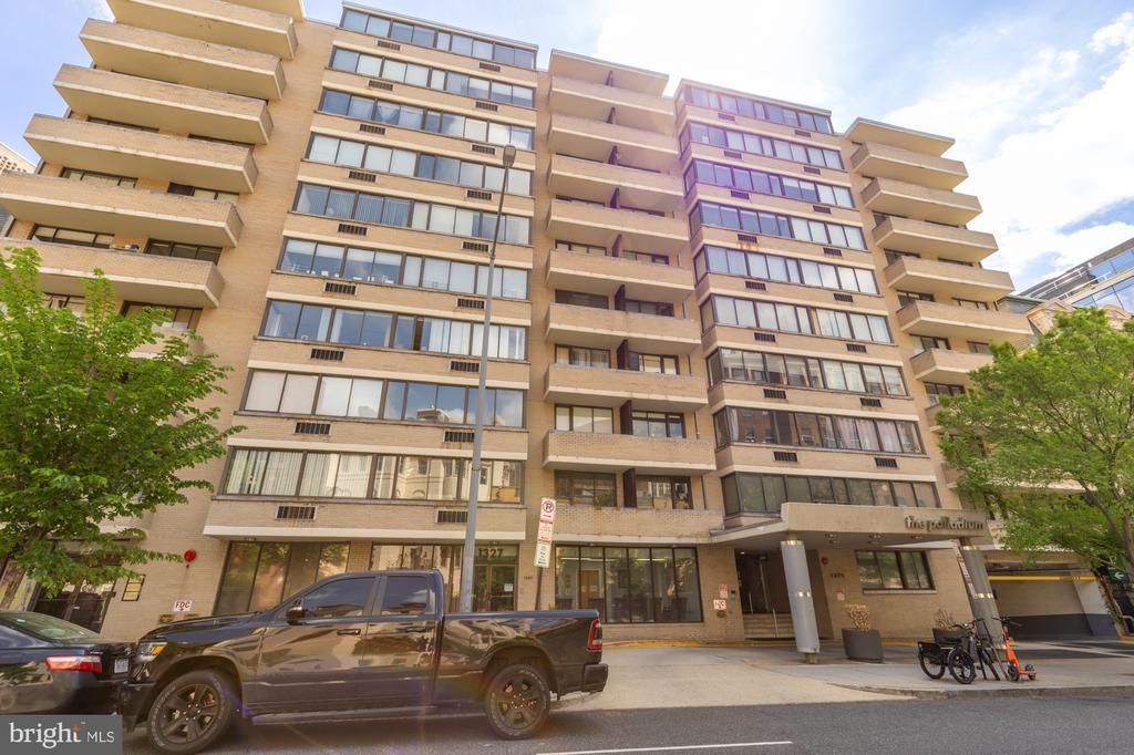 Foto principal - 1325 18th St NW