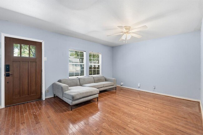 Foto del edificio - 1127 Denfield St