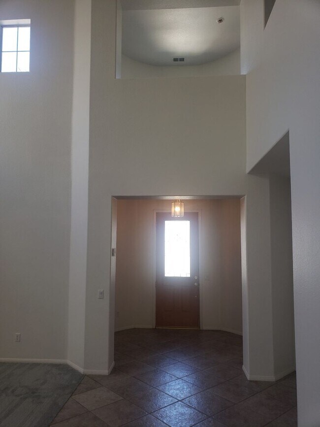 Foto del edificio - Large 4 BR + Office/Den in Gated Comunity - South Temecula