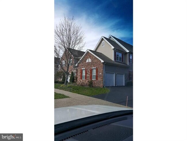 Building Photo - 16 Heritage Hills Dr