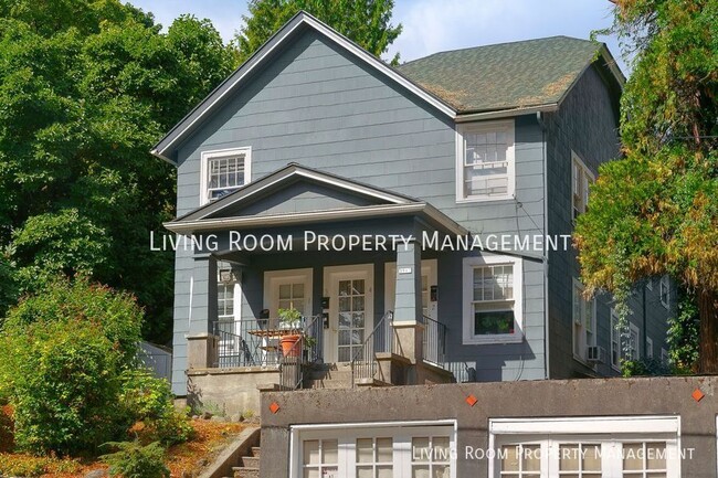 Building Photo - Charming, South Portland, Light-filled Apa...