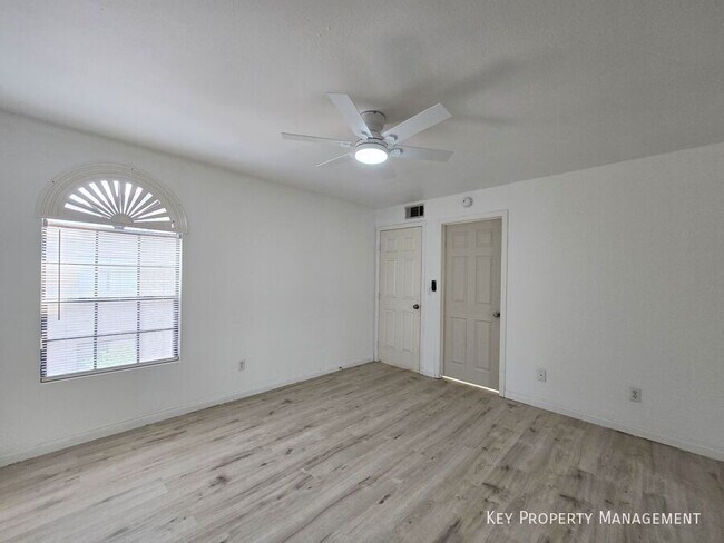 Foto del edificio - 2972 Juniper Hills Blvd