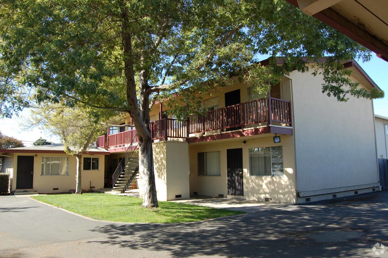 Building Photo - 521 E Taylor Ave