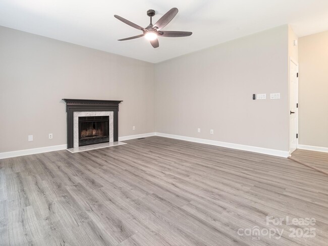 Building Photo - 6211 Rosebriar Ln