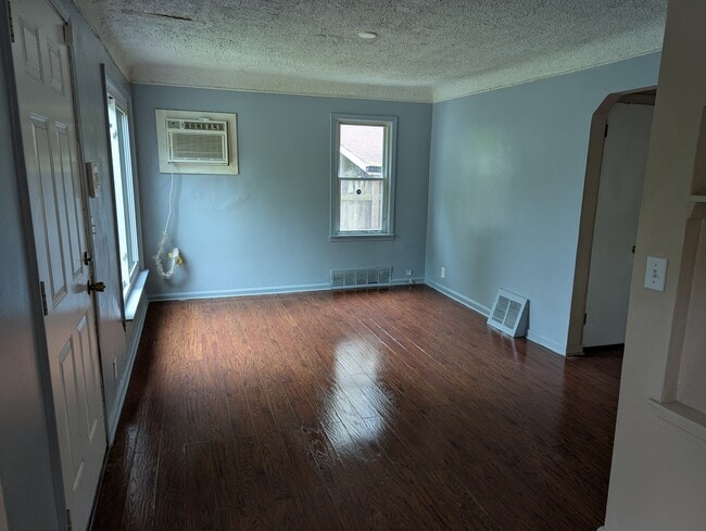 Building Photo - 26637 Oakland St.