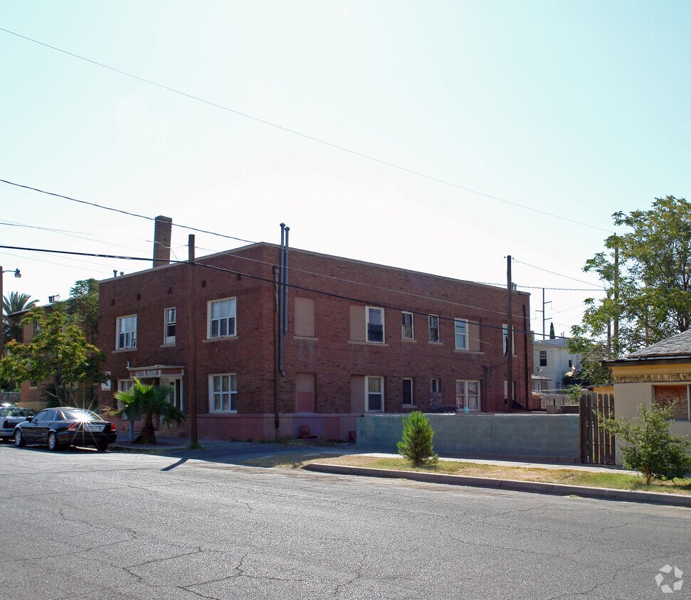 Foto principal - 610 E River Ave