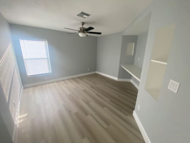 Foto del edificio - 17314 Cape Horn Blvd