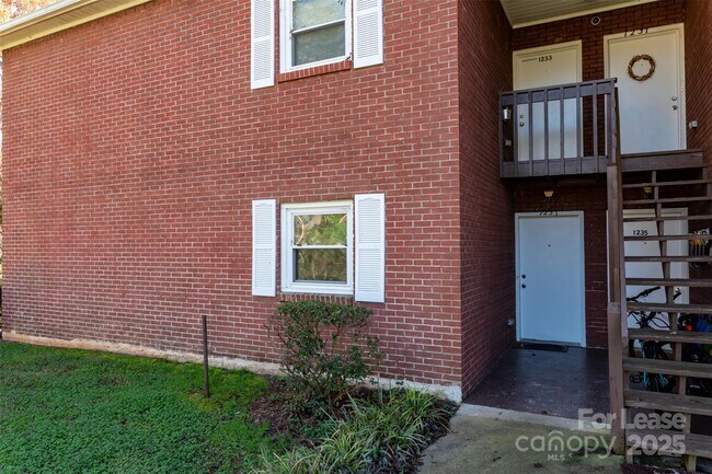 Foto del edificio - 1231 15th Ave NW