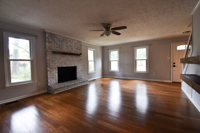 Building Photo - Coming Soon!! 3 Bedroom 2.5 Bathroom : Dogs Okay