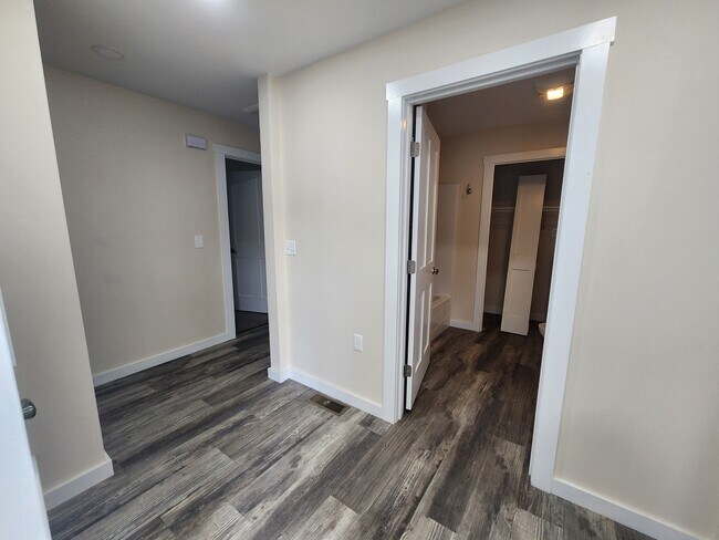 Building Photo - 31 Ivan Dr