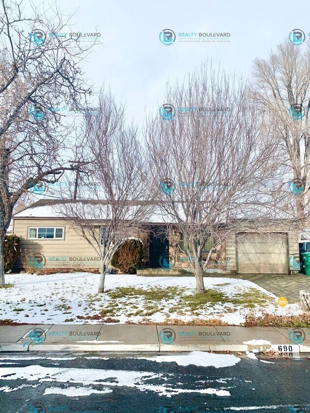 Primary Photo - 690 Tasker Way