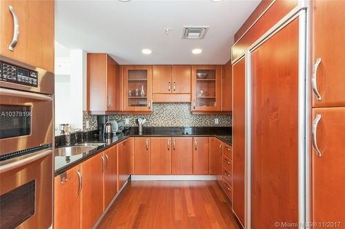 Foto del edificio - 19400 Turnberry Way