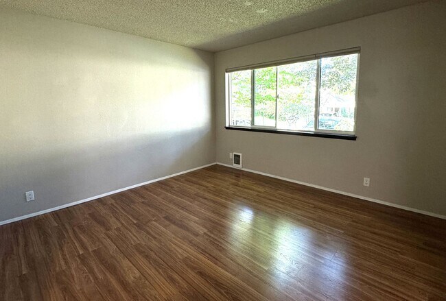 Foto del edificio - 6341 Sand Point Way NE
