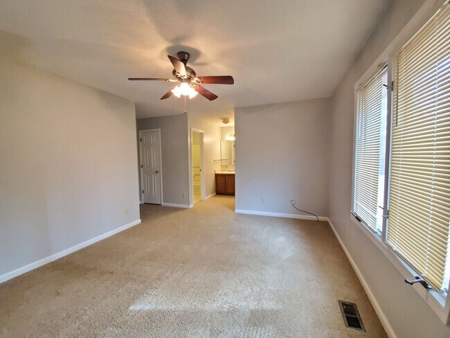 Building Photo - 7097 Tollhouse Dr