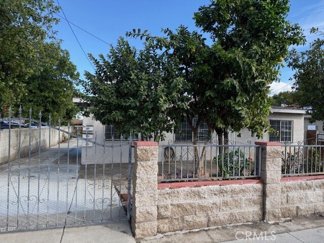 Foto del edificio - 2728 Denton Ave