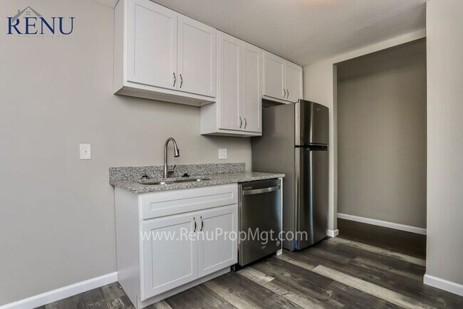 Foto del edificio - Available Now!