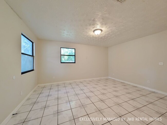 Building Photo - 7363 Melvin Rd