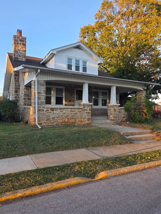 Building Photo - 1635 Orange St