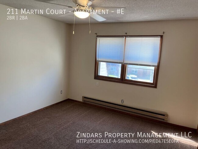 Building Photo - 2 bedroom 1.5 bath townhouse apartment for...