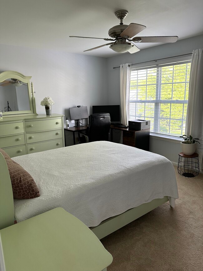 Foto del edificio - 5482 Rinker Cir