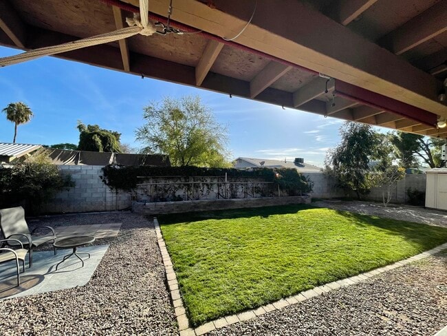 Foto del edificio - 3813 E Gelding Dr