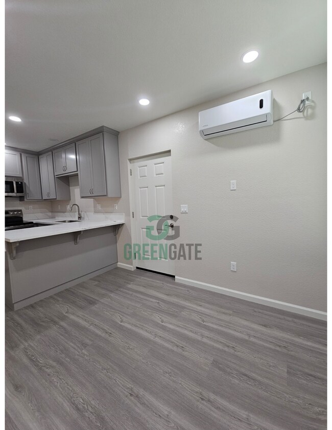 Foto del edificio - 3105 E Orangeburg Ave