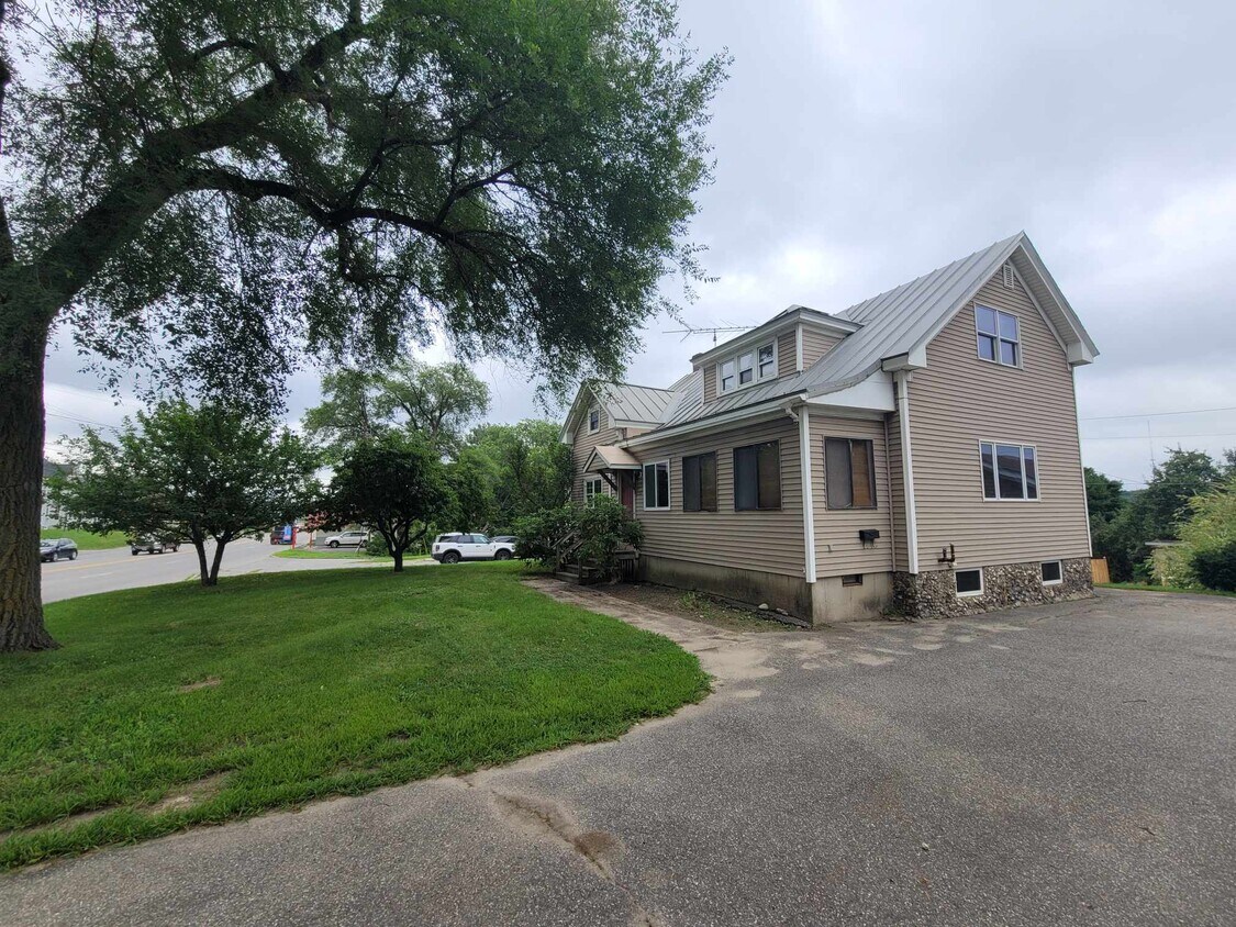 Primary Photo - 157 College Ave