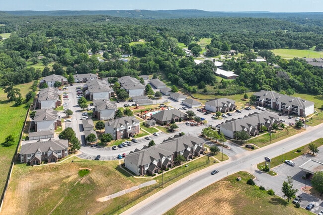 Building Photo - Highland Crossing Apartments